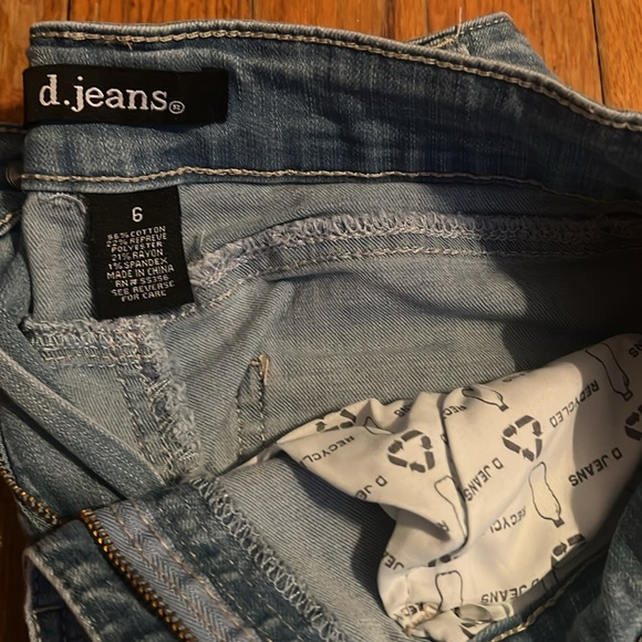 d. jeans Women's Distressed Gray Skinny Jeans - Picture 3 of 3